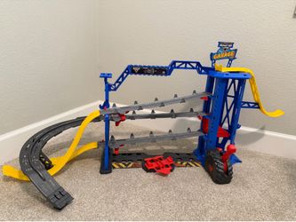 Monster Cars Garage