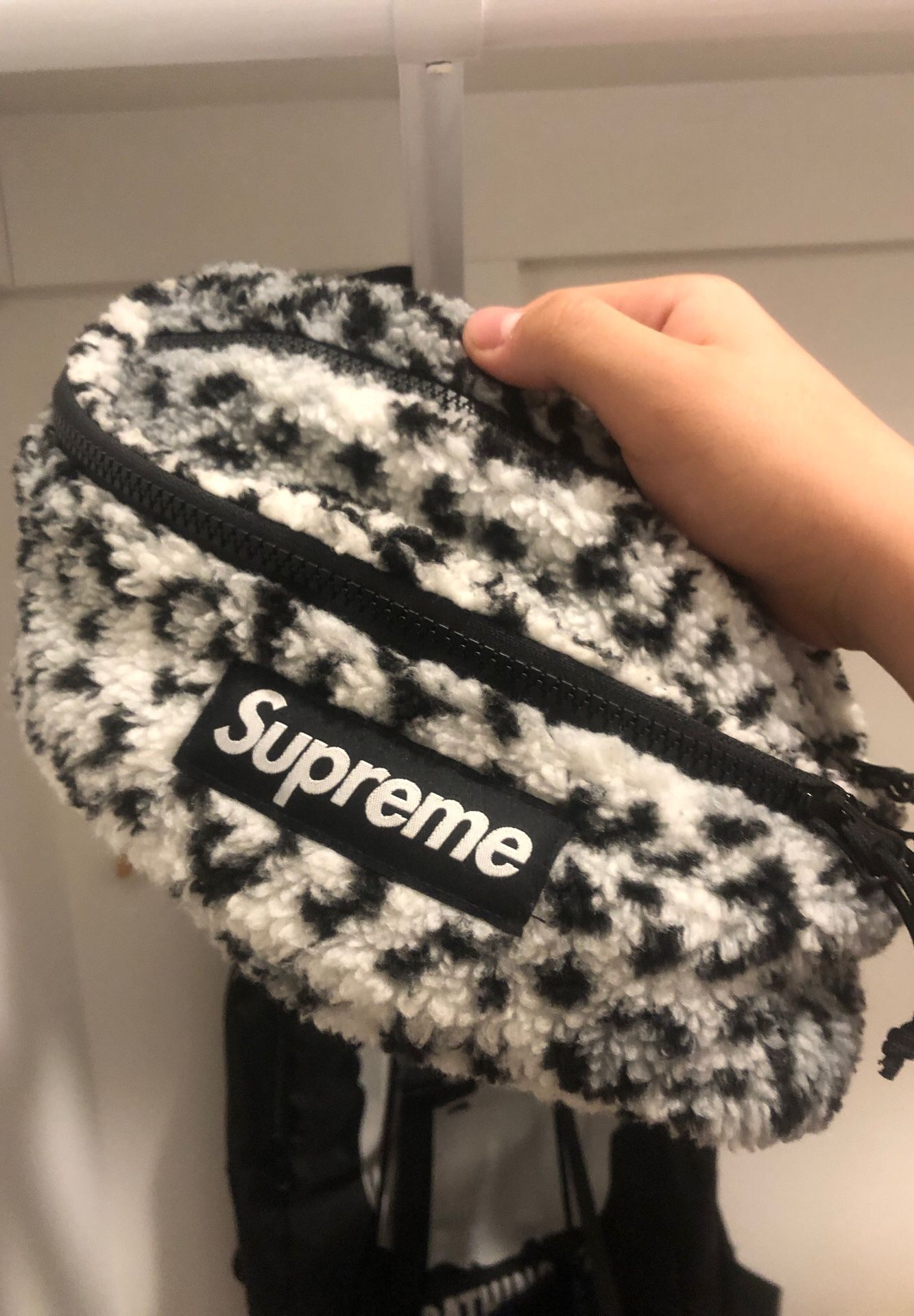 Supreme FW18 grey furry fanny pack