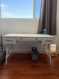 White Office Desk With Threes Drawers