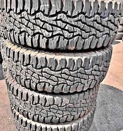 275/70/18 goodyear 📍📍 Selling a set of 4 tires with 80% tread life remaining 📍🌟