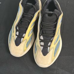 Yeezy 700 V3 Size 10 1/2 