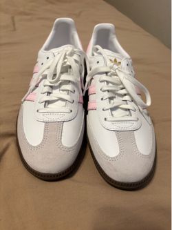 White/pink Sambas