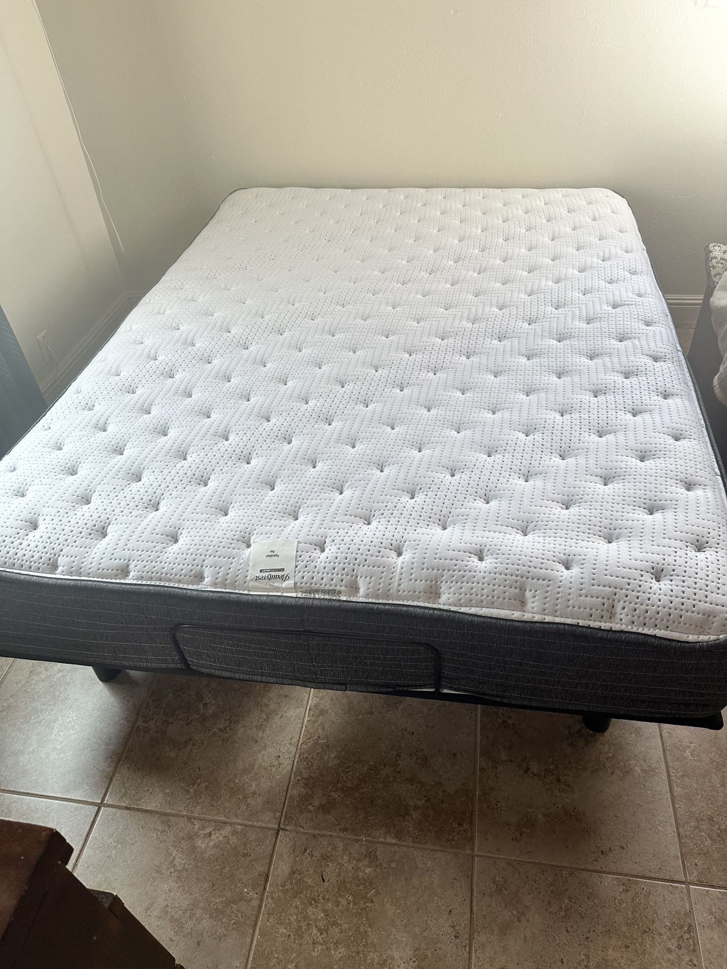 Beautyrest Pressure smart Queen size mattress With reclining Auto bed frame.