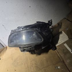 2014 2018 jeep  Cherokee driver side oem halogen headlight 
