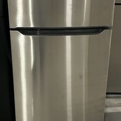 Frigidaire Refrigerator 