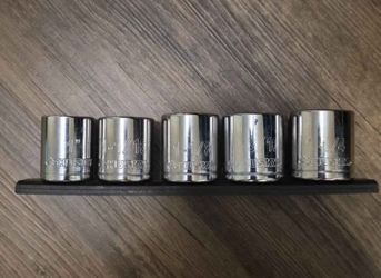 Assorted Husky 12 point socket kit 1" to 1"-1/4