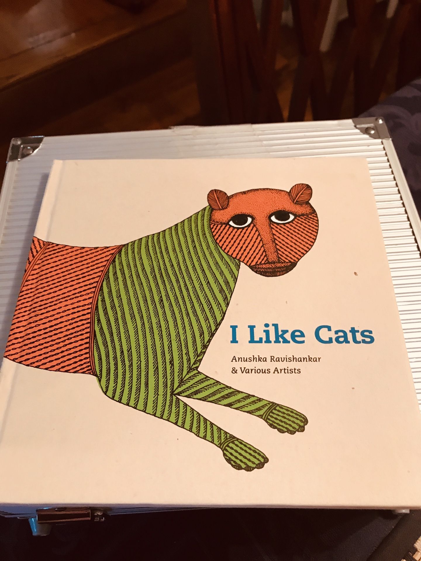 Cute book I like cats limited edition by Anushka Ravishankar & various artist please view picks. Book was never read