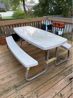 Picnic table