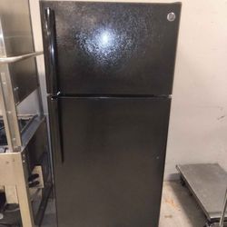 Brand New Fridge Used For 8 Days Changed To Stainless
