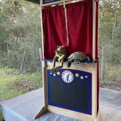 Guide Craft, Puppets Theatre Wooden With Chalkboard And Two New Frog And Turtle Puppets