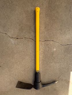 Central Forge 5lb Pick Mattock (Fiberglass Handle) – Used Once!