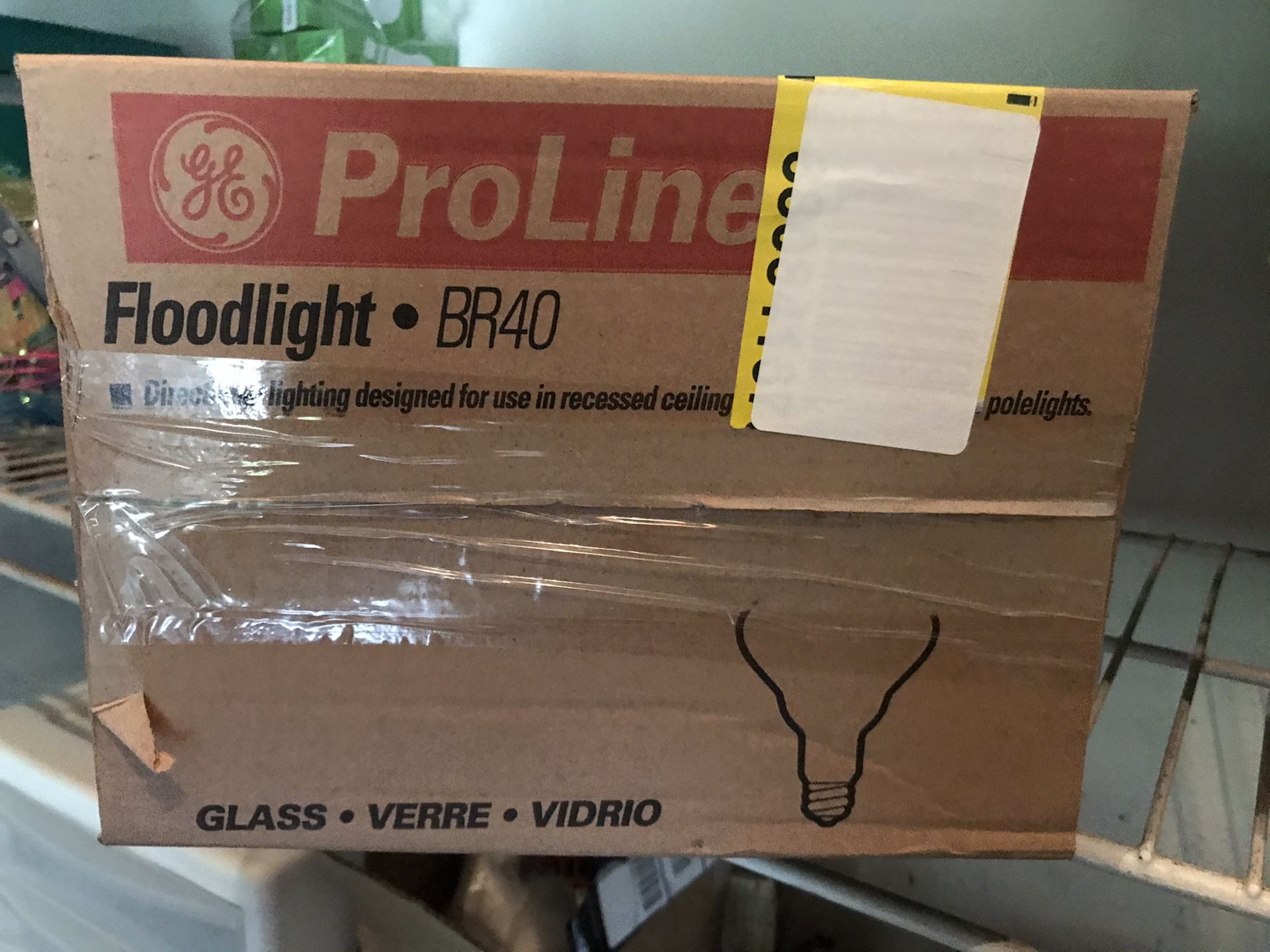 6 bulbs. Flood lights. GE BR40, six bulbs, for recessed ceiling fixtures. $8