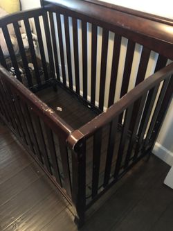 Crib n changing table