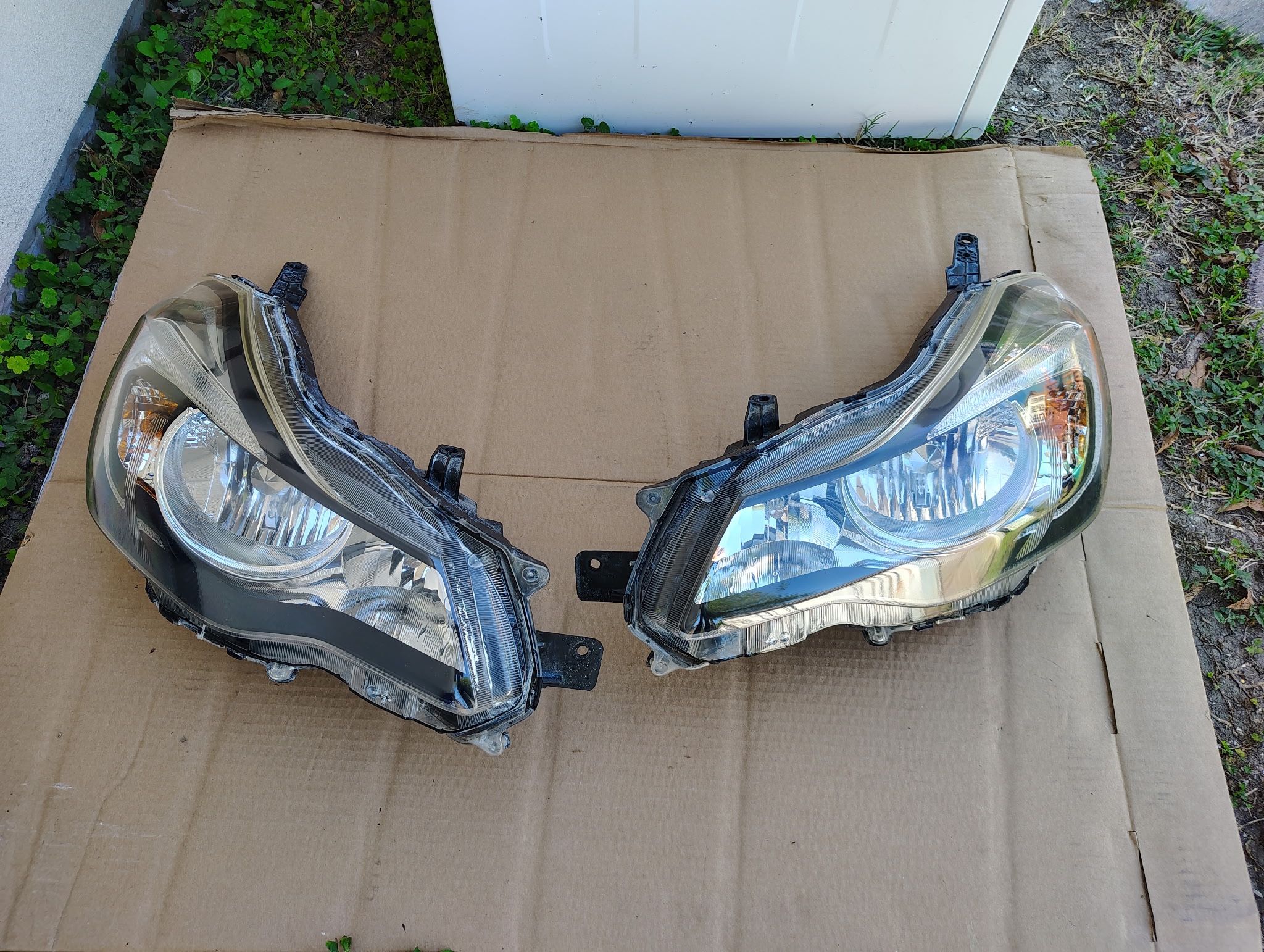 2015 Subaru Crosstrek Headlights