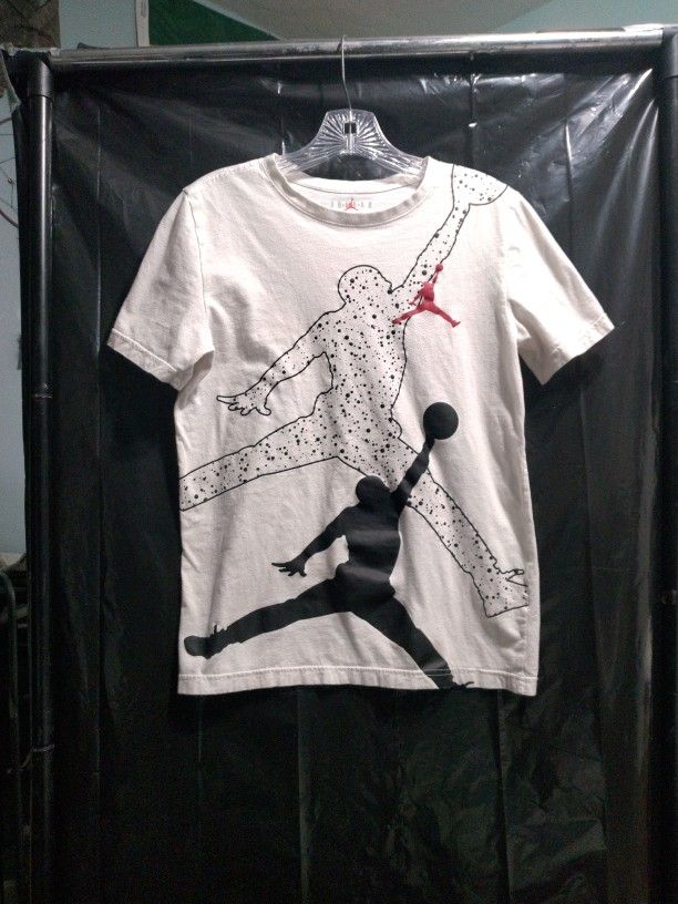 Jordan White Top T-shirt For Boys Size XL 13 To 15 Yrs Old.