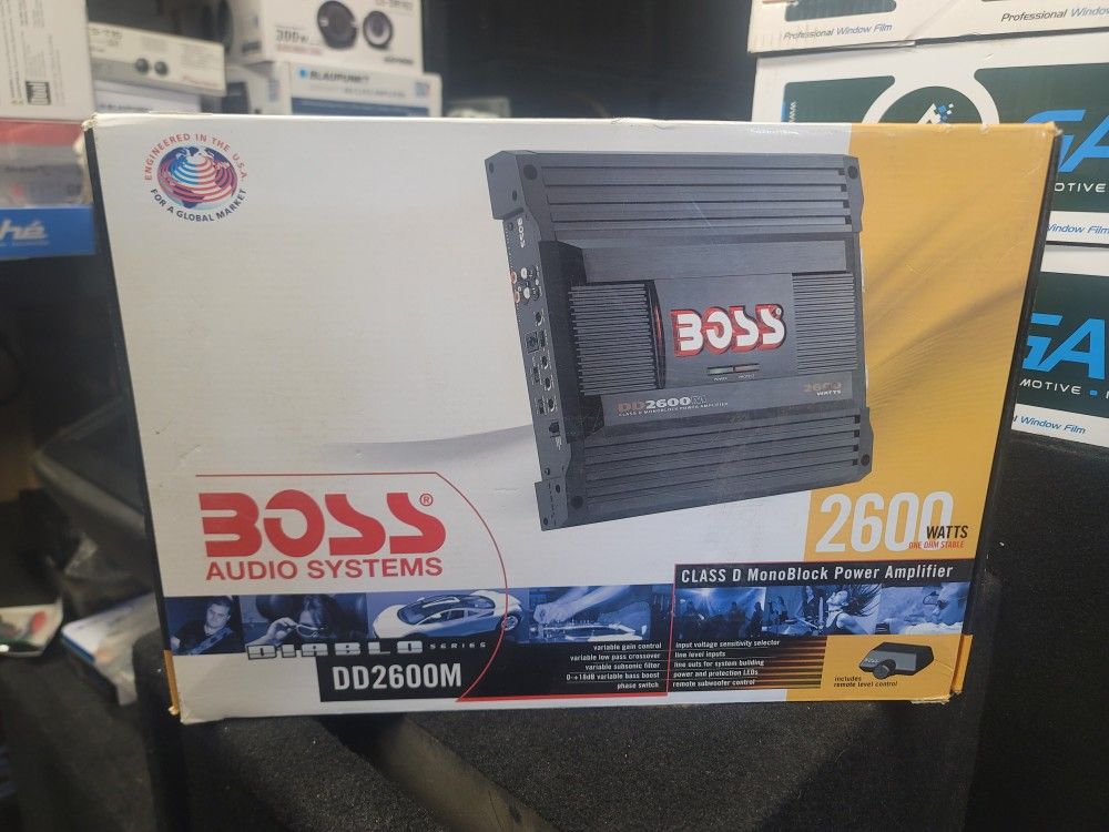 BOSS 2600 WATT BASS AMPLIFIER NEW