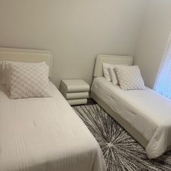 Twin Beds 