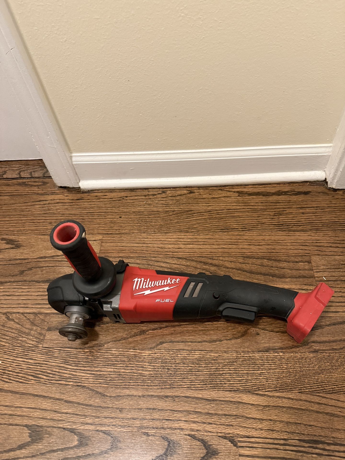 M18 FUEL 18V Lithium-Ion Brushless Cordless 7 in. Variable Speed Polisher (Tool-Only)