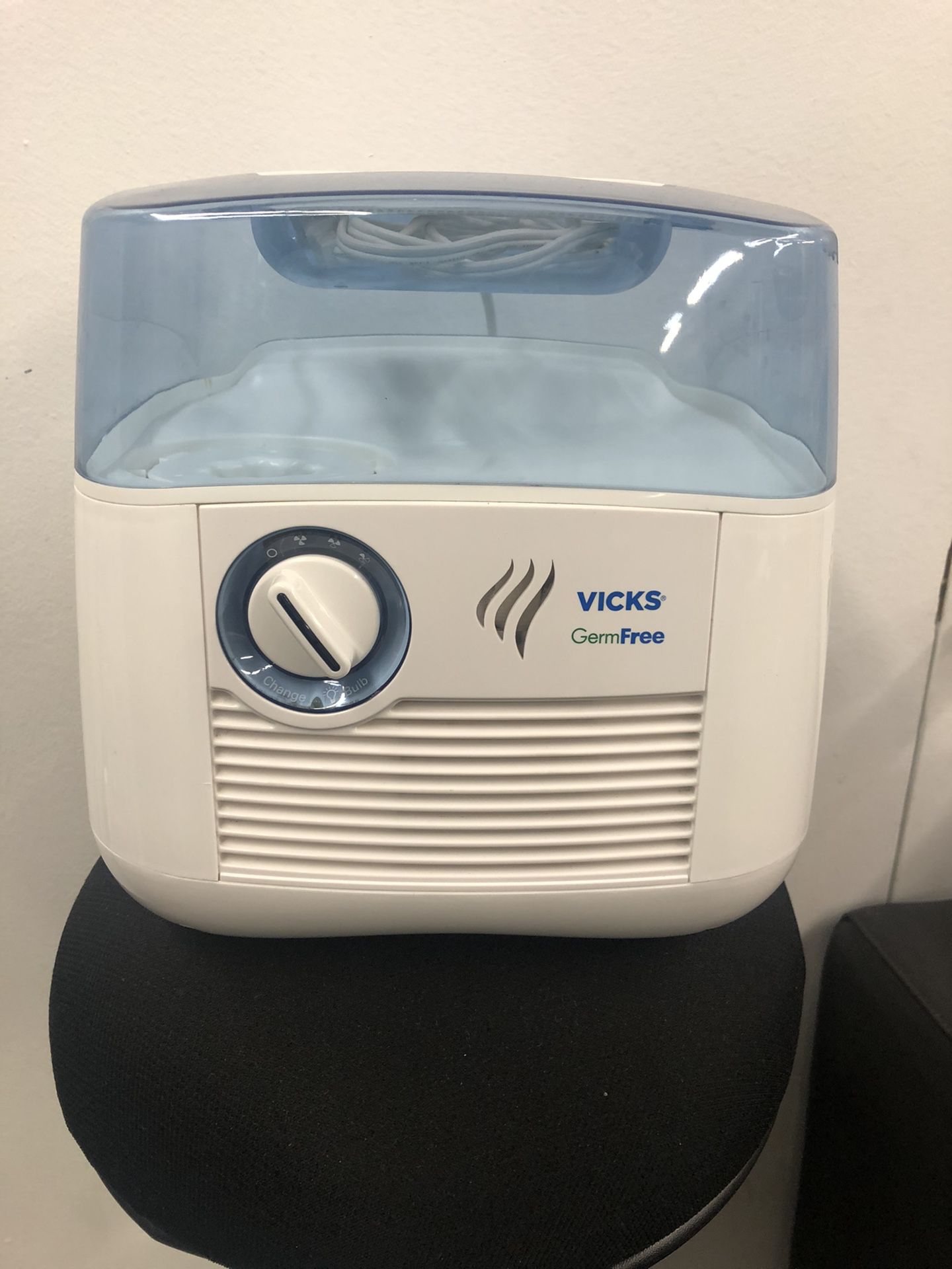 VICKS Germ Free Cool Mist Humidifier V3900