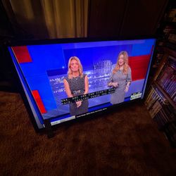 Toshiba 50M2U 50-inch LED HDTV television TV with remote & stand in box