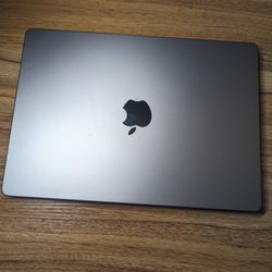 Selling 2021  14 “ MacBook Pro 16gb