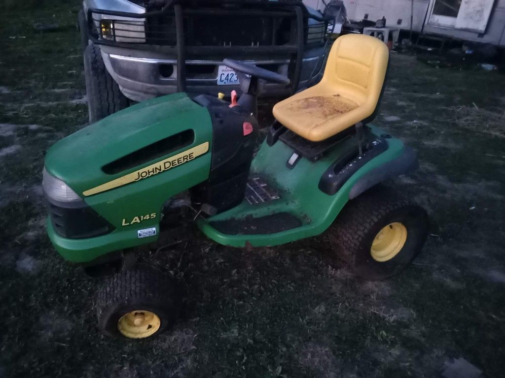 John Deere Riding Mower