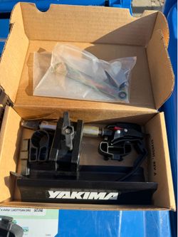 2 Yakima Bike Tray Holders Carriers for Round Load Bars