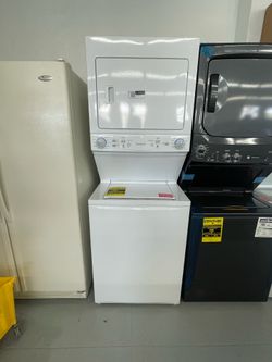 Frigidaire Stackable 27” 3.9 Washer and Dryer Electric 220v