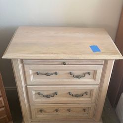 Dresser end Two Night Table 