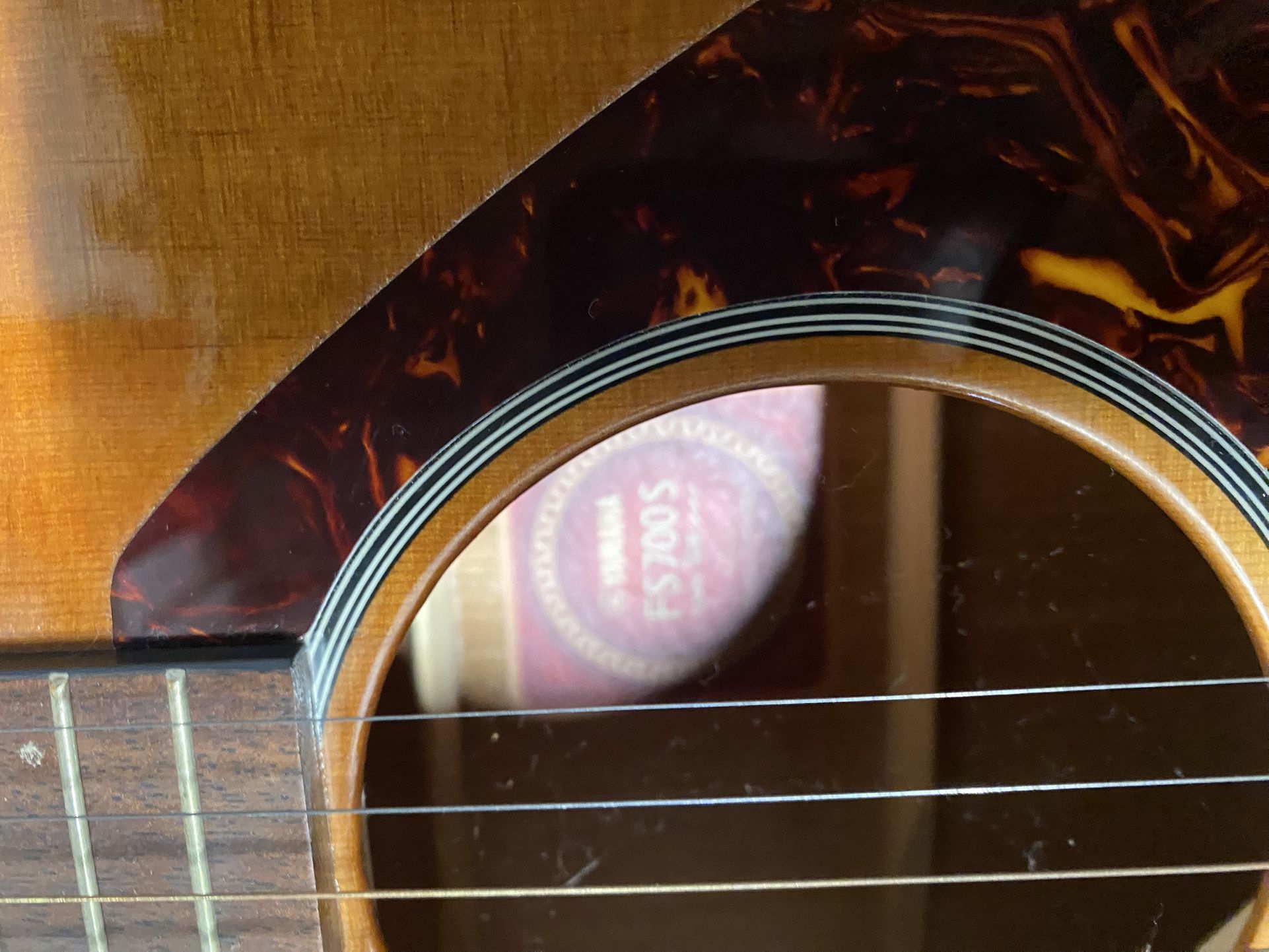 Yamaha Fs700s acoustic guitar with case 