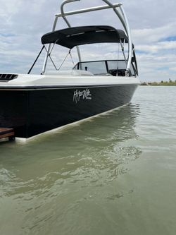 Ski boat