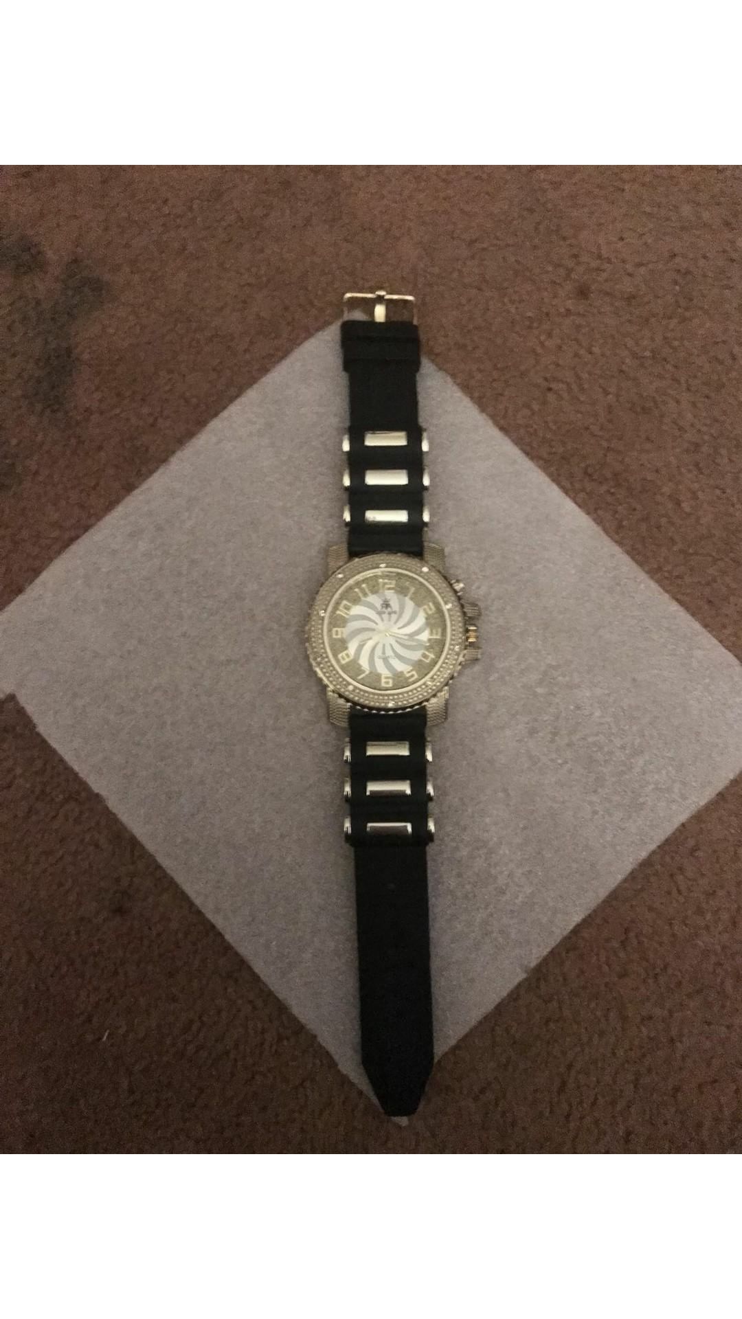 RED APE QUARTZ WRIST WATCH. MALE