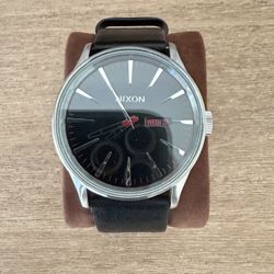 Nixon Sentry Leather Watch – Black Dial, Day/Date