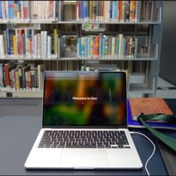 2025 MacBook Air M4 13.6" || Silver || 16GB RAM|| 256 SSD