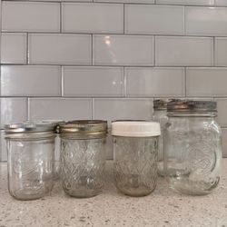Lot of 8 Mason jars, 2 sizes