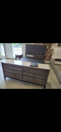 KING SIZED BED FRAME WITH FOOTBOARD DRESSER ATTACHED