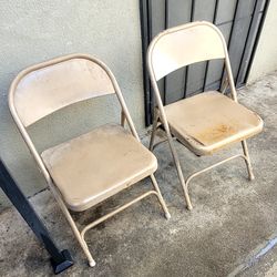 2 ISED METAL  CHAIRES  USED  NORMAL WEAR  SILLAS  DE METAL USADAS