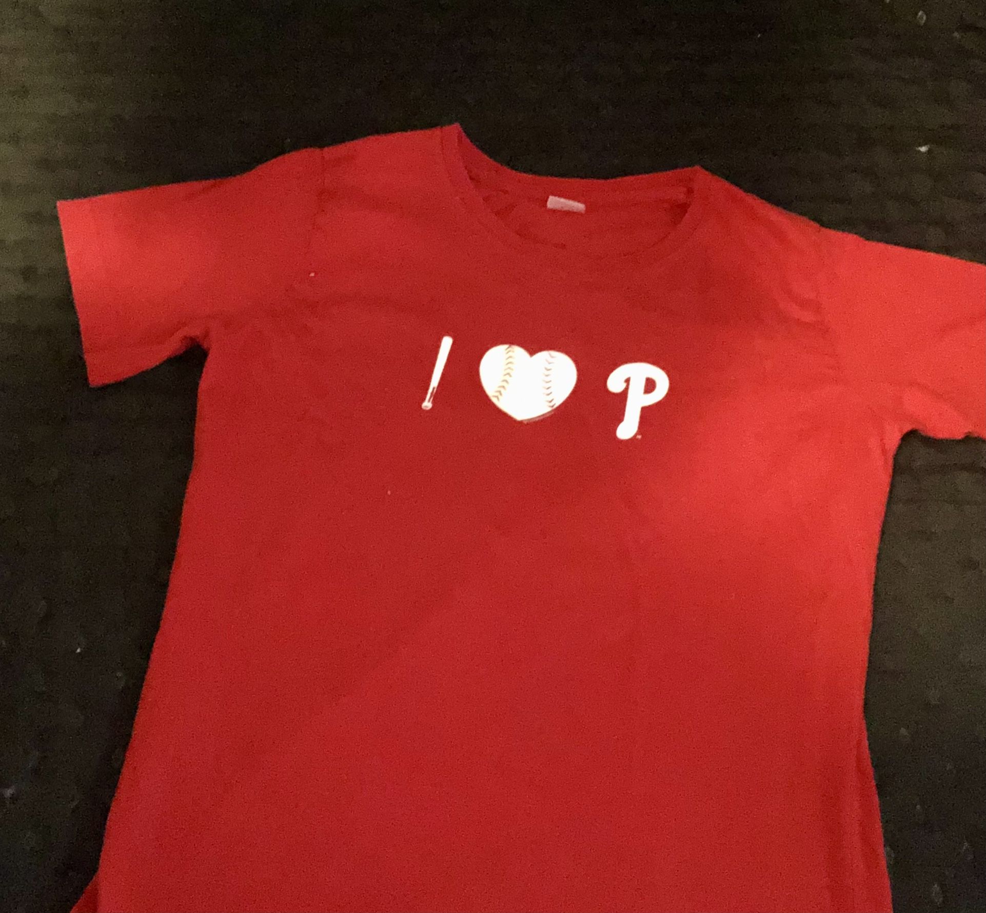 Ladies Medium Red Phillies Baseball Team Tee