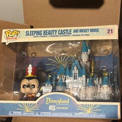 Funko Pop! Town: Disney 65th - Disney Castle with Mickey, 6"