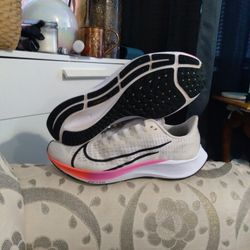 Size 10.5 NIKE  ZOOM PEGASUS  37 