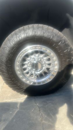 35 inch tires 18 inch rim kmc bead lock all 4 rims and tires in very good condition