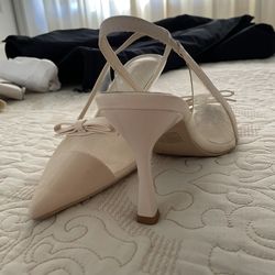 Beautiful creamy size 8