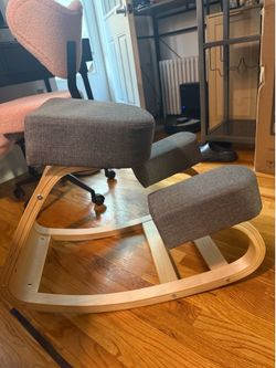 Kneeling desk chair
