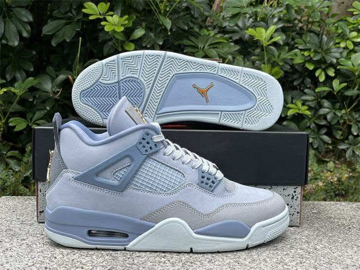 Air Jordan 4 Retro UNC