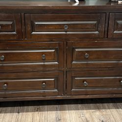 Dresser And Roku TV 43”x22x38