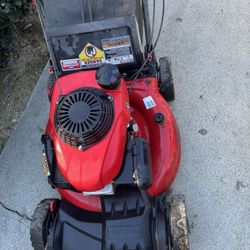 Troy Bilt Self Propelled Honda Engine Good Working Condition Tested Before Buy It …. Missing Bag.  160$$ Cash 