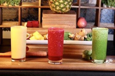 Mangoniadas & Smoothies