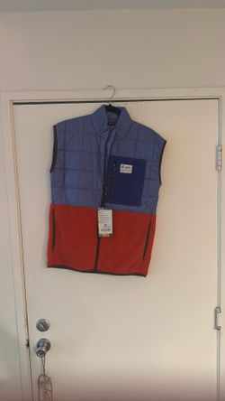 Cotopaxi Men’s Vest – Size Small – New With Tags