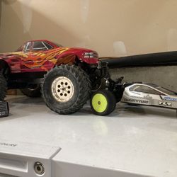 RC Monster Truck 1/8th Scale Team Associated 