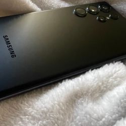 Fully Unlocked Samsung Galaxy S22 Ultra 5G. Mint Condition